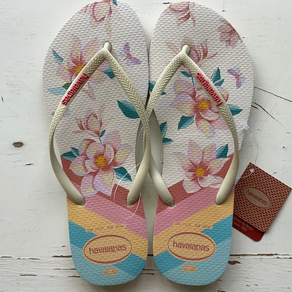 NWT - Havaianas - Tropical Beige Floral Flip Flops SZ 11 12 EU 43 44